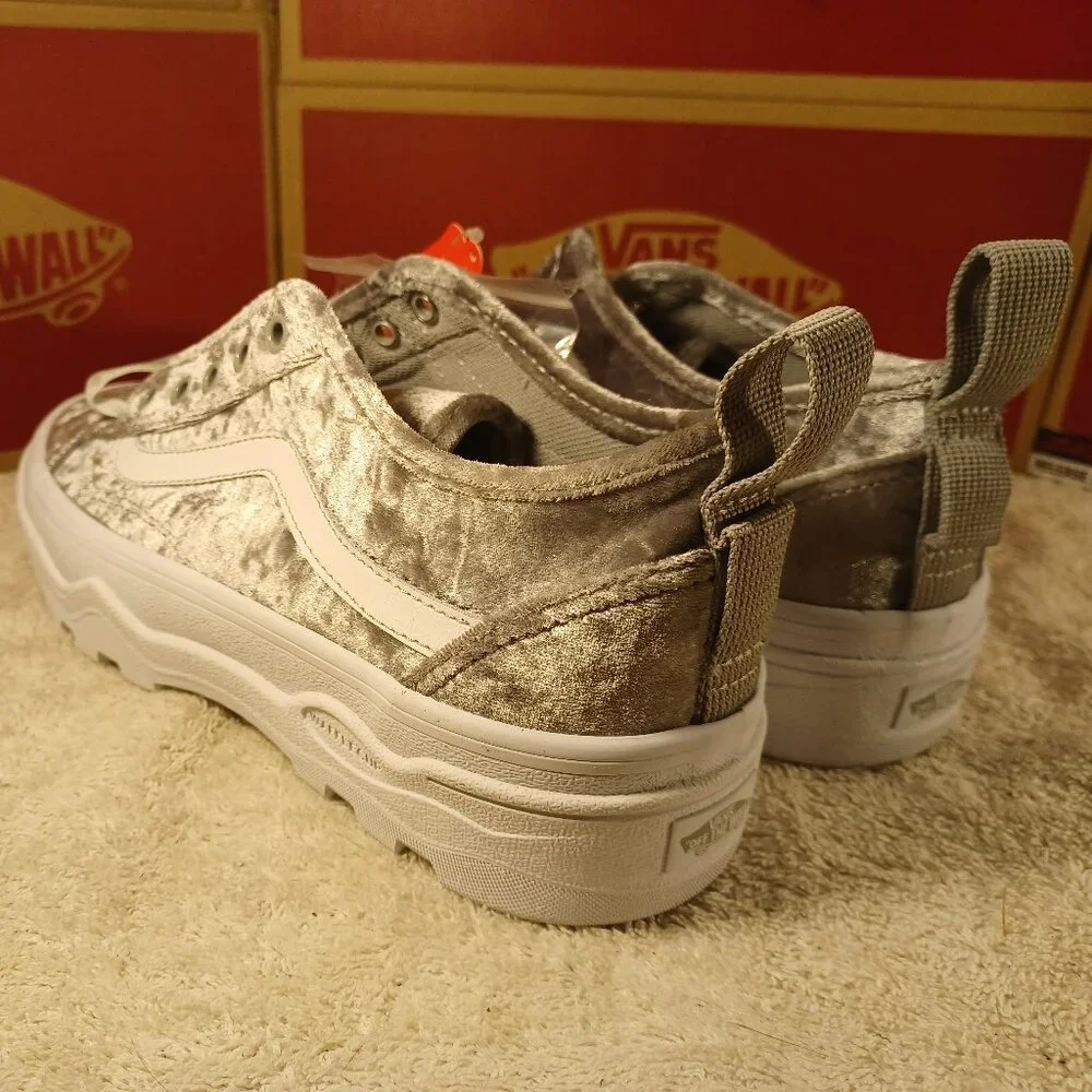 Vans Men's 7/Women's 8.5 Sentry Old Skool Crushed Velvet Silver/White